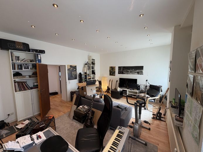 Apartment with historic flair in a prime downtown location – Wohnzimmer