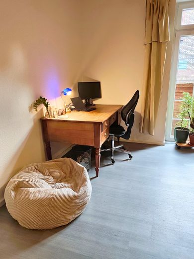 Wohnen in Bestlage: Stilvolle Doppelhaushälfte in der BASF-Kolonie – Wohnungszimmer EG
