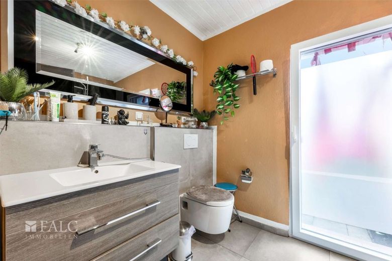Kapitalanlage mit Potenzial - Maisonettewohnung in Bremen-Woltmershausen – Badezimmer - Erdgeschoss