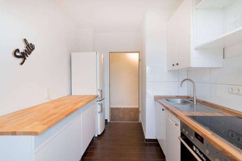 Designer terrace apartment (18 min. central station) nature, parking space (only temporarily 6-12 months) 1,700 € incl. additional costs – Küche