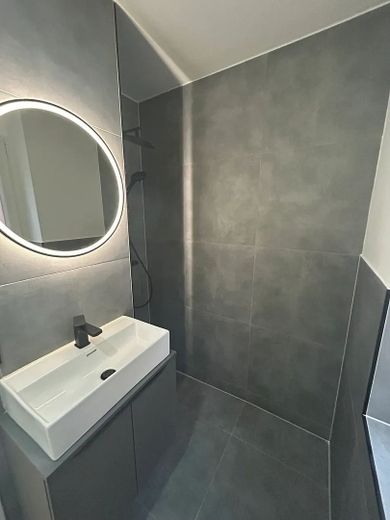 Pokój w mieszkaniu współdzielonym z dobrą infrastrukturą / Emserstraße 40, Frankfurt / WE6 / 2.OG po lewej / pok.1 – Badezimmer