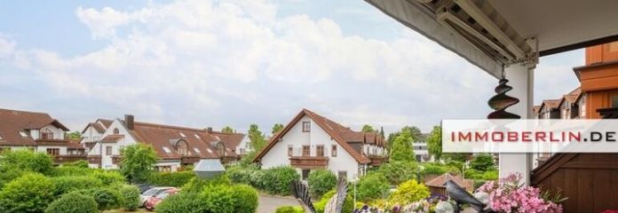 IMMOBERLIN.DE - Attraktive Wohnung mit Sonnenbalkon & Tiefgaragenplatz im Berliner Speckgürtel