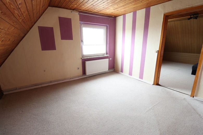 Gepflegtes Einfamilienhaus mit Anbau, perfekt für die große Familie – Zimmer 2 OG