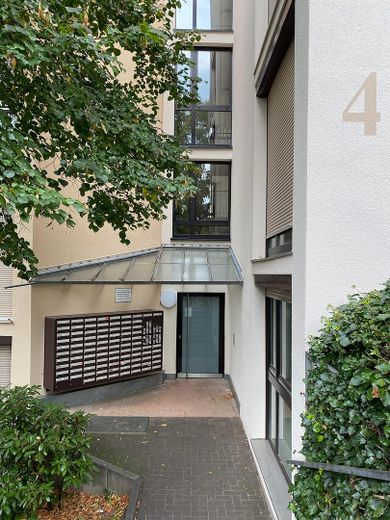 Helles 1-Zimmer-Dachgeschoss-Apartment mit großer Dachterrasse in der Nähe des UKGM – Eingangsbereich
