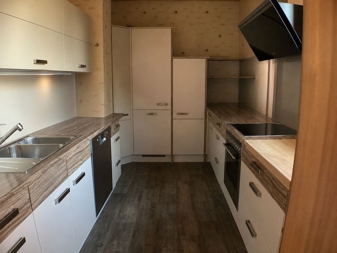 Stilvolles Anwesen mit Einliegerwohnung, Wellnessbereich und großem Grundstück bei Coburg – Küche EG