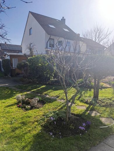 Großes Ein-/Mehrgenerationenhaus mit Garten (175 m² Wohnfläche / 573 m² Grundstück) – Garten