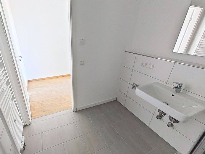 2-Zimmer-Neubauwohnung mit EINBAUKÜCHE und BALKON im Erstbezug *HERBSTSPECIAL: 13. Monatsmiete FREI* – Ansicht II: Bad