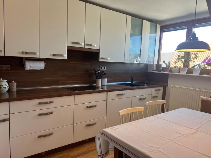 Charmante 2,5-Zimmer-Wohnung in zentraler Lage von Friedrichshafen – Küche 2