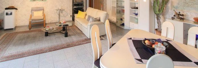 Bungalow mit 139 qm und einem Büro/Einliegerwohnung von 49 qm mit seperatem Eingang