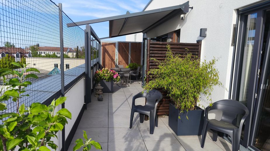 Prov.frei!-Hochwertige 3-Zi.-Terrassenwohnung mit großer Dachterrasse, Küche, zentral – Große Terrasse