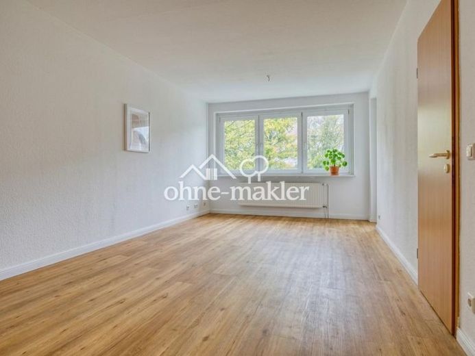 Erstbezug nach Sanierung: 4-Raum-Wohnung mit Einbauküche, Balkon & Autostellplatz – Foto 1