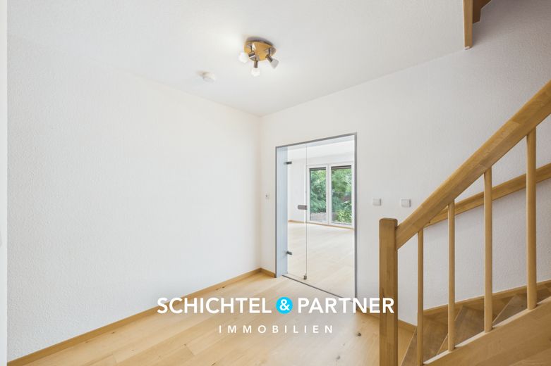 Lehe | Ruhig gelegenes Reihenendhaus mit Südterrasse und Privatsphäre – Flur im Erdgeschoss
