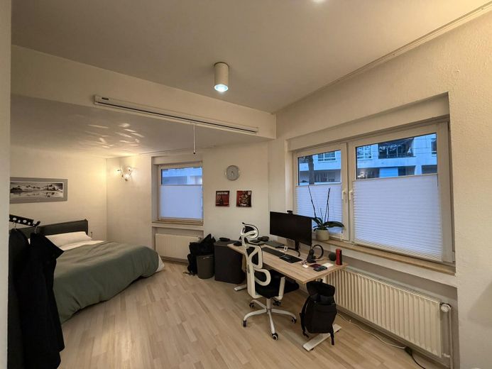 TRAUM - EG 3 Z. Woh. 5 Minuten vom Zülpicherplatz in Top Zustand – Grosses Z.