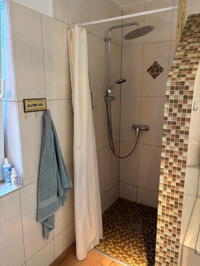 Toskana-Villa freistehend auch als Zweifamilienhaus nutzbar – Vollbad EG