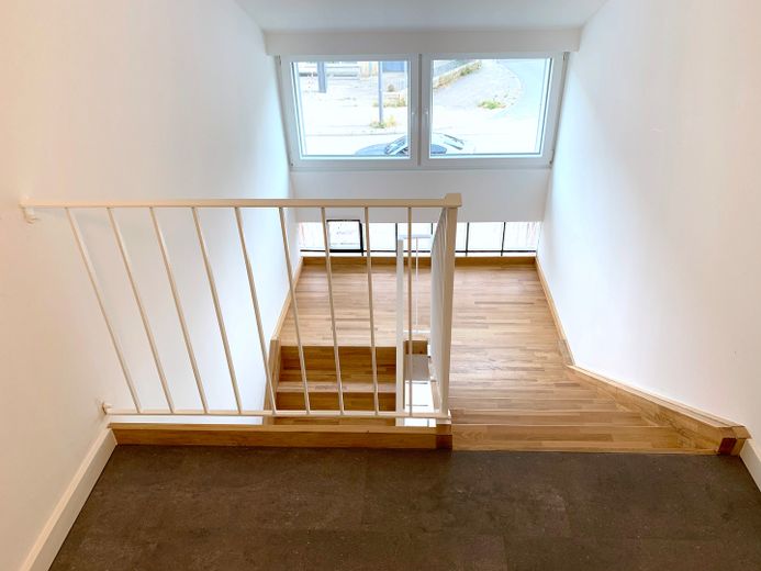 Wohnen auf Zeit: 1,5-Zimmer-Wohnung mit Südwest-Balkon in Hamburg-Marienthal – Treppenhaus