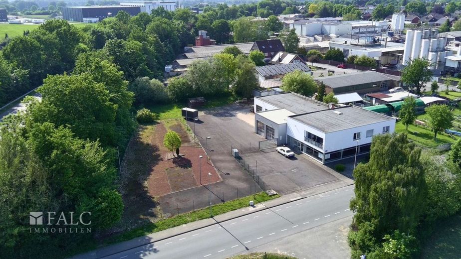 Vielseitiger Gewerbestandort mit Halle, Ausstellung, Büroflächen und großem Grundstück in Coesfeld – Außenansicht