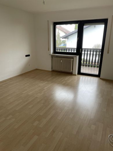 Helle 4 Zimmer-Wohnung mit Balkon in Mainburg – Schlafzimmer