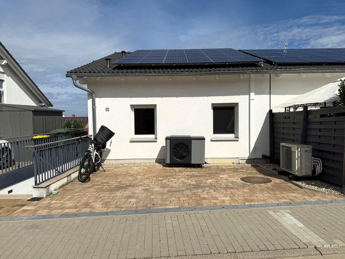 Neuwertige Doppelhaushälfte in schöner Lage – Stellplatz 1