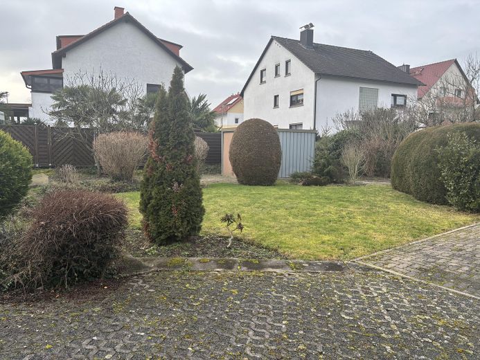 Casa indipendente unifamiliare in una buona posizione, con grande potenziale, a Dietzenbach – Garten