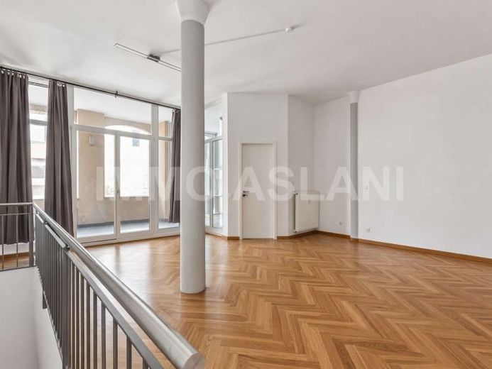 Maisonette in un edificio d’epoca modernizzato con balcone e posto auto in autorimessa interrata a Lipsia-Sudest – Foto 1