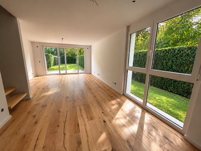 Modernes Reiheneckhaus Stuttgart-Stammheim – Erstbezug nach Kernsanierung – Wohnzimmer (Bauphase / KI-Opt)