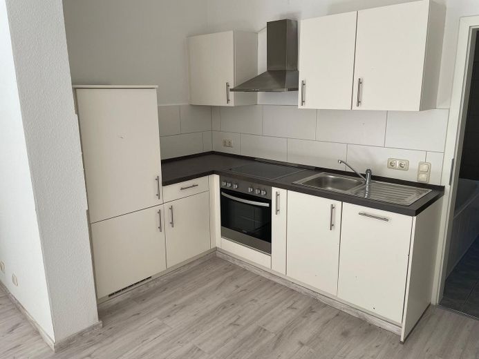 Available immediately! Ground-floor apartment incl. kitchen, large garden and proximity to the S-Bahn – Küche