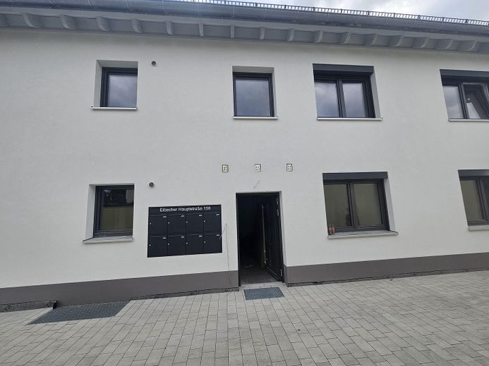 Première occupation, immeuble de 8 logements à Nürnberg-Eibach – Hauseingang