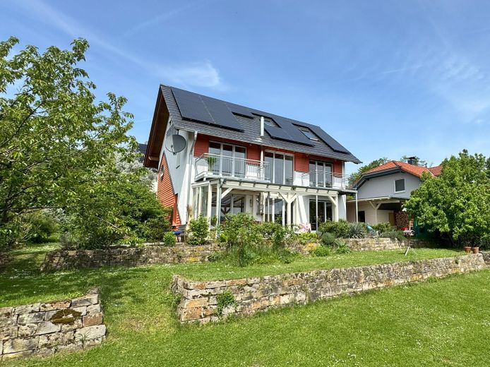 Casa d’architetto straordinaria con galleria e tecnologia energetica sostenibile in posizione soleggiata – Gartenseite
