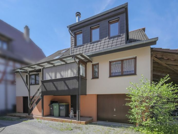 Doppelhaushälfte mit Scheune und Garten! – Foto 1