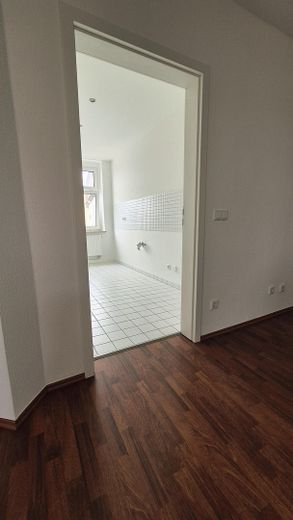 Leerstehend & provisionsfrei: Gepflegte 62m² Eigentumswohnung in Bautzen – Blick in die Küche