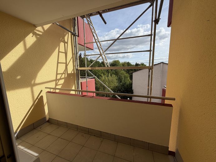Wiesbaden-Medenbach'ta iki balkonlu yenilenmiş 2 odalı daire – Balkon 2