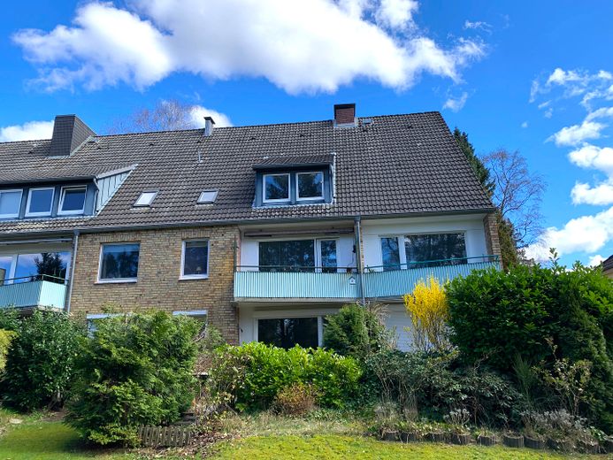 Wohnen auf Zeit: Kernsanierte 2,5-Zimmer-Wohnung mit Südwest-Balkon in Rahlstedt – Außenansicht Gartenseitig