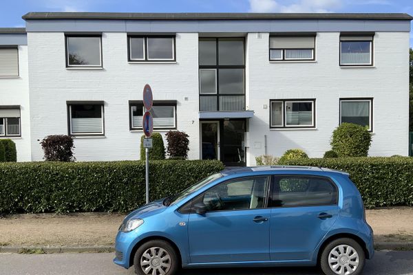 Apartamento de 2,5 habitaciones en planta en Pinneberg-Nord, primera ocupación tras la renovación