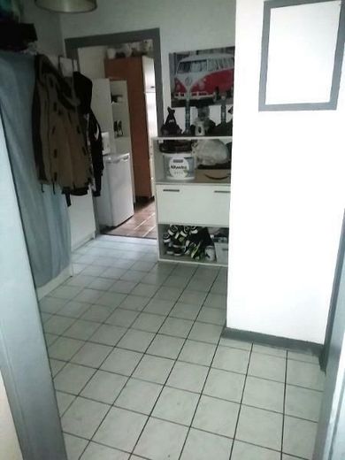 Wohn- und Geschäftshaus in Duisburg-Mittel-Meiderich - voll vermietet &amp; renditestark mit 5WE und 2GE – 1.OG re Diele