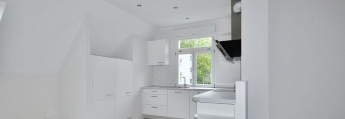 Wiesbaden-Sonnenberg: hochwertig ausgestattete 2-bis 3-Zimmer-Wohnung mit EBK und Tageslichtbad.