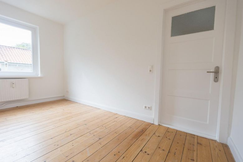 Frisch Sanierte 2-Zimmerwohnung mit großer Küche in Harburg – Foto 2