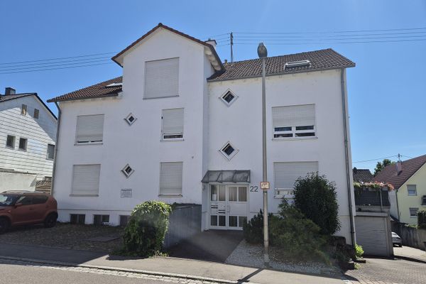 Provisionsfrei - Lichtdurchfluteter Wohnraum mit großem Balkon