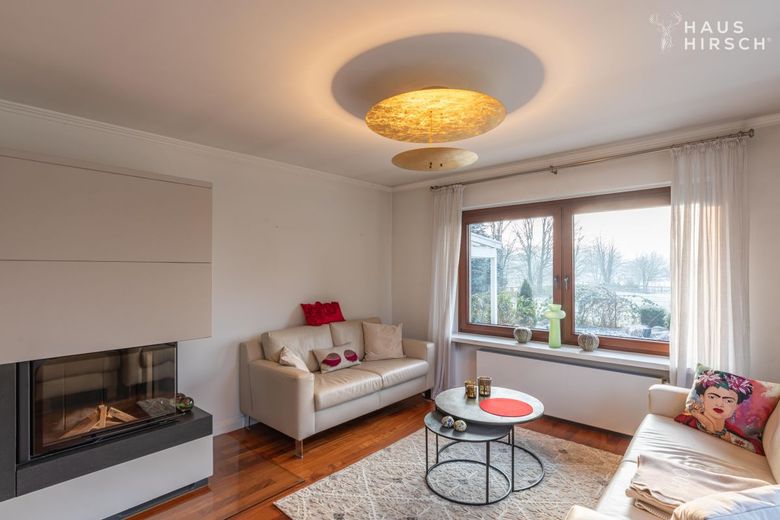 Traumhaftes Familienrefugium in Sackgassenlage – Wohnzimmer / Kamin