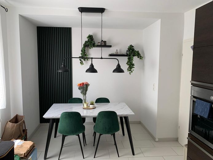 Modernisierte 3-Zimmer Wohnung mit Terrasse & Stellplatz – Küche2