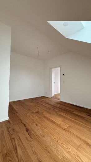 Sofort Verfügbar - 2-Zimmer Neubau-Wohnung mit Balkon – Wohnzimmer 9
