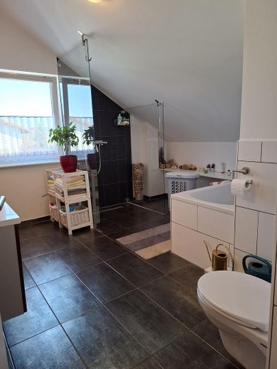 Energy-efficient passive house in a quiet location – Badezimmer