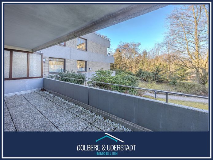 Attraktives Rahlstedt: Balkon miot 2-Zimmer Wohnung mit Tiefgaragenplatz kutzfristig verfügbar. – Titelbild