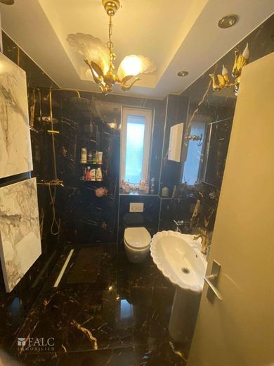 Dreifamilienhaus mit großem Grundstück in Stein bei Nürnberg – Bad EG