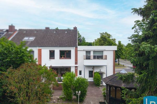 No more space possible! End townhouse with granny flat and double garage in Kiel-Mettenhof!