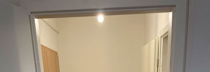 Blick zum Flur und Eingangstür