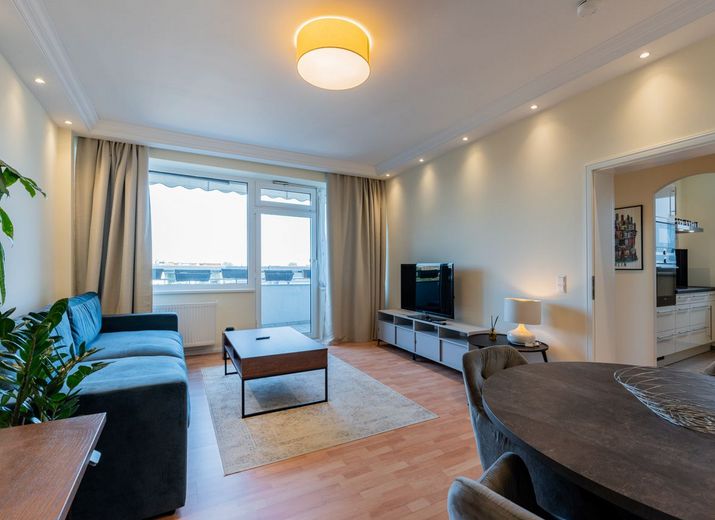 Appartamento completamente ristrutturato al 7° piano con balcone e vista panoramica – libero e senza provvigione – 2