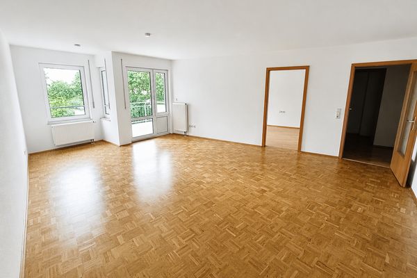Dresden / Kesselsdorf – prov.frei: 2 Zi. Whg., sep. Küche, Bad (WA+DU), Balkon und TG
