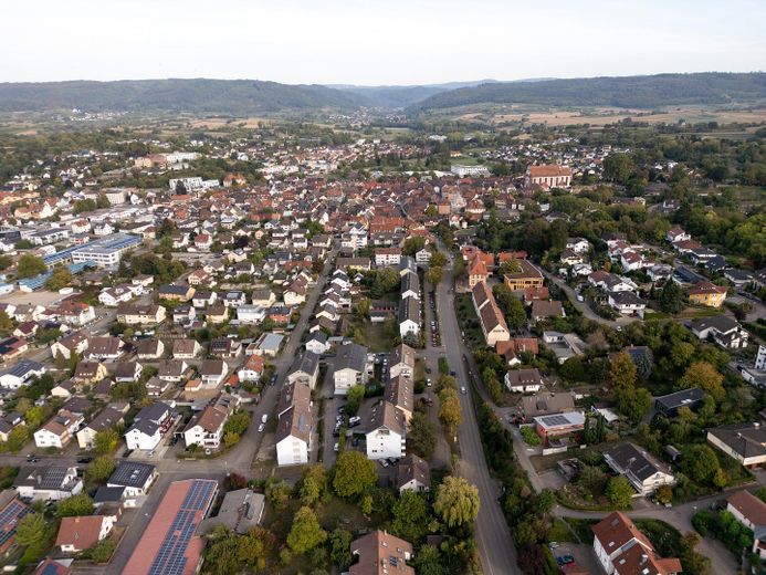 Frisch renovierte und bezugsfertige 3-Zimmerwohnung inkl. Parkplatz und mega Aussicht – Umgebung