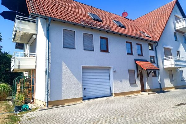 1-Raum-Dachgeschosswohnung *36 m²* *Balkon & PKW-Stellplatz* ideal für Studenten & Berufstätige