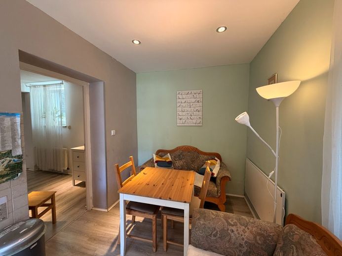 Altbau von 1907 - modernisiert, mit Einliegerwohnung &amp; Bergblick – Wohnküche EG